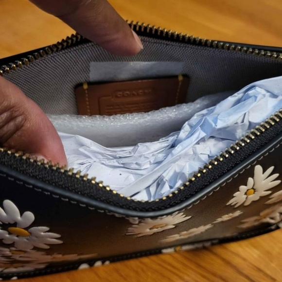 Coach Swinger 20 Floral Print Shoulder Bag With Tea Rose Bag Charm - Picture 5 of 10